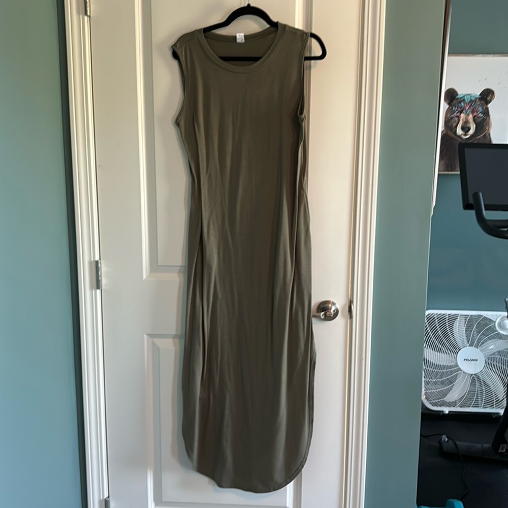 Sleeveless Olive Maxi Dress with Side Pockets - Picture 2 of 6